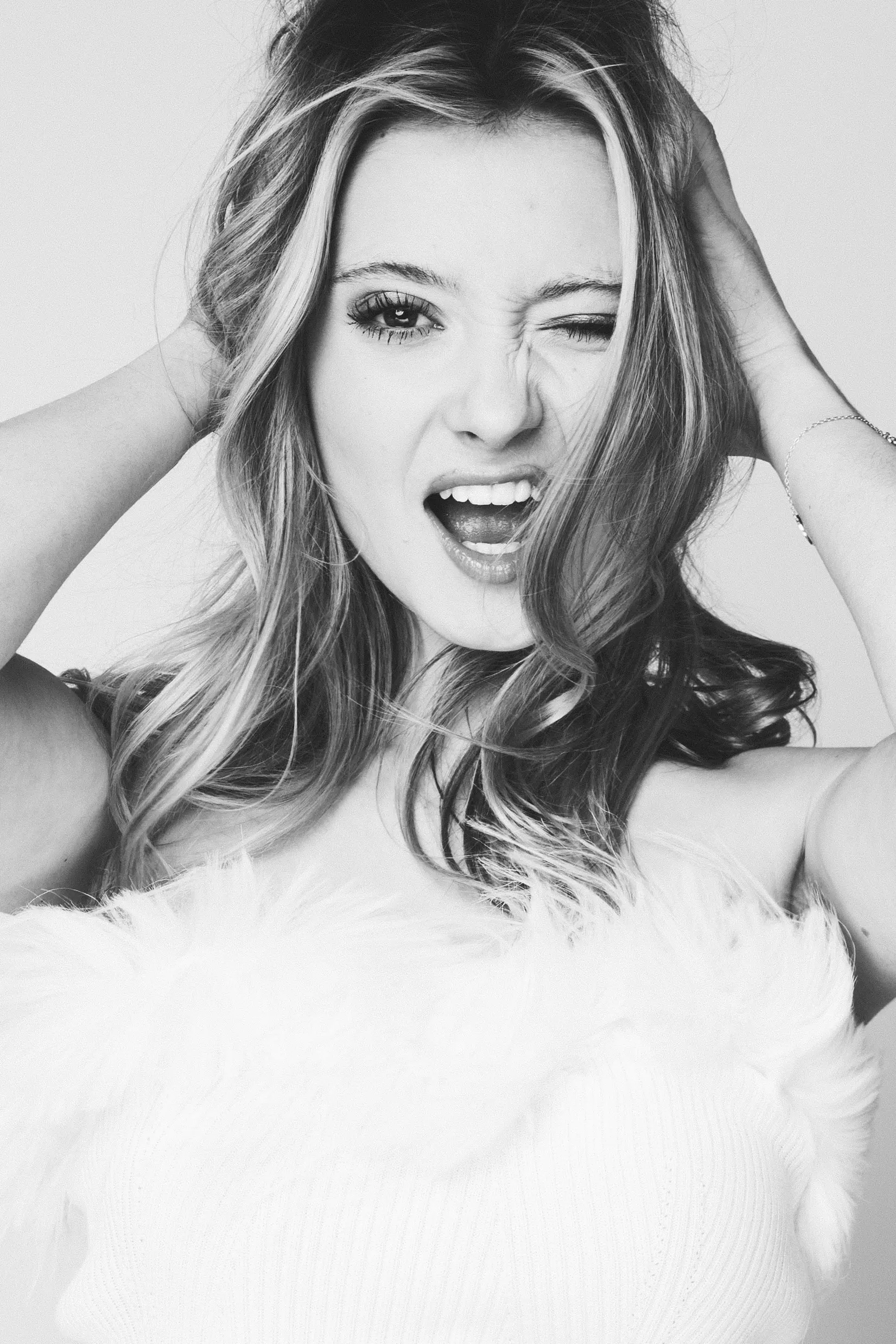 T&ecaron;hotensk&eacute; fotky v ateli&eacute;ru